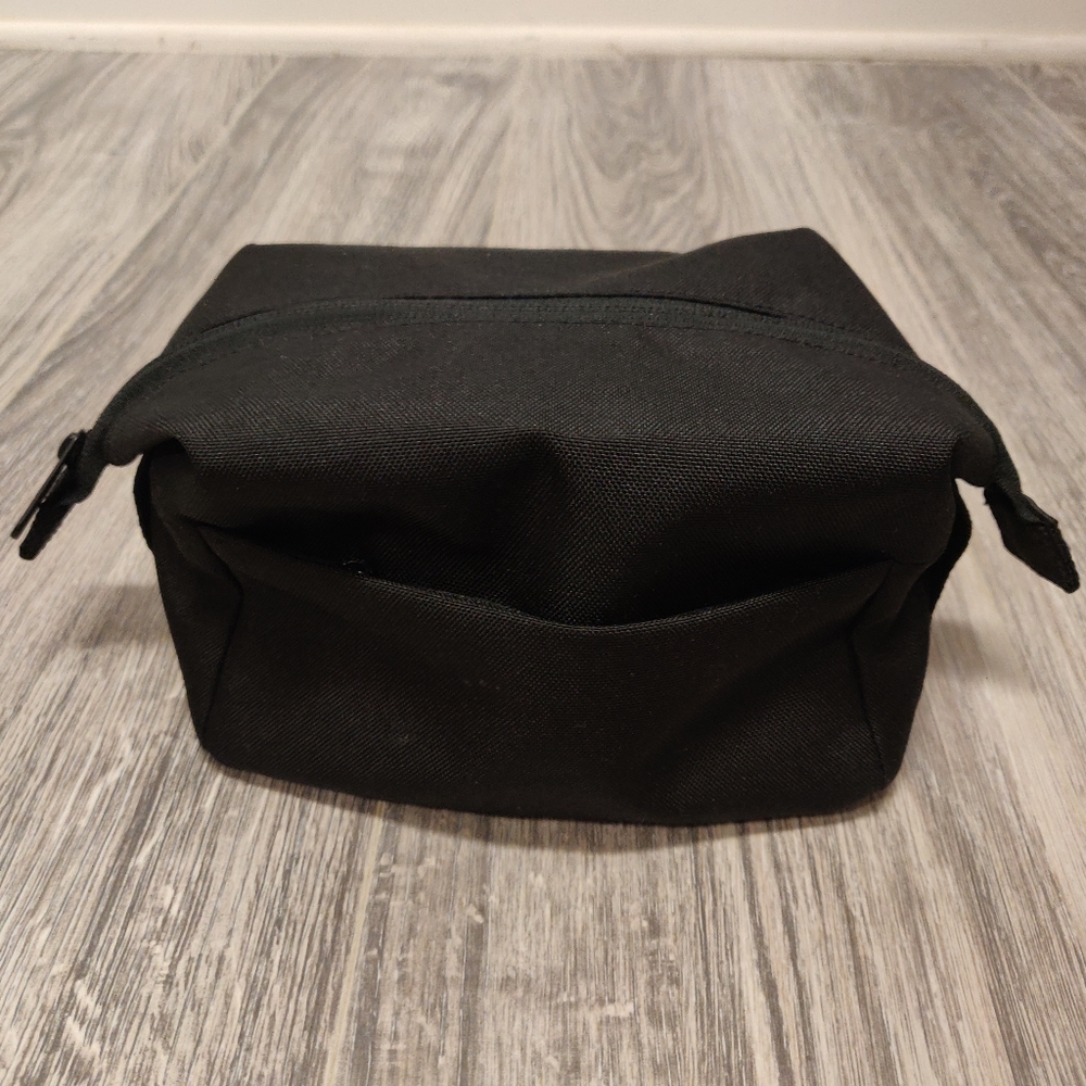 Everlane ReNew Catch All Case